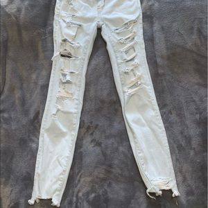American Eagle women’s ripped jeans